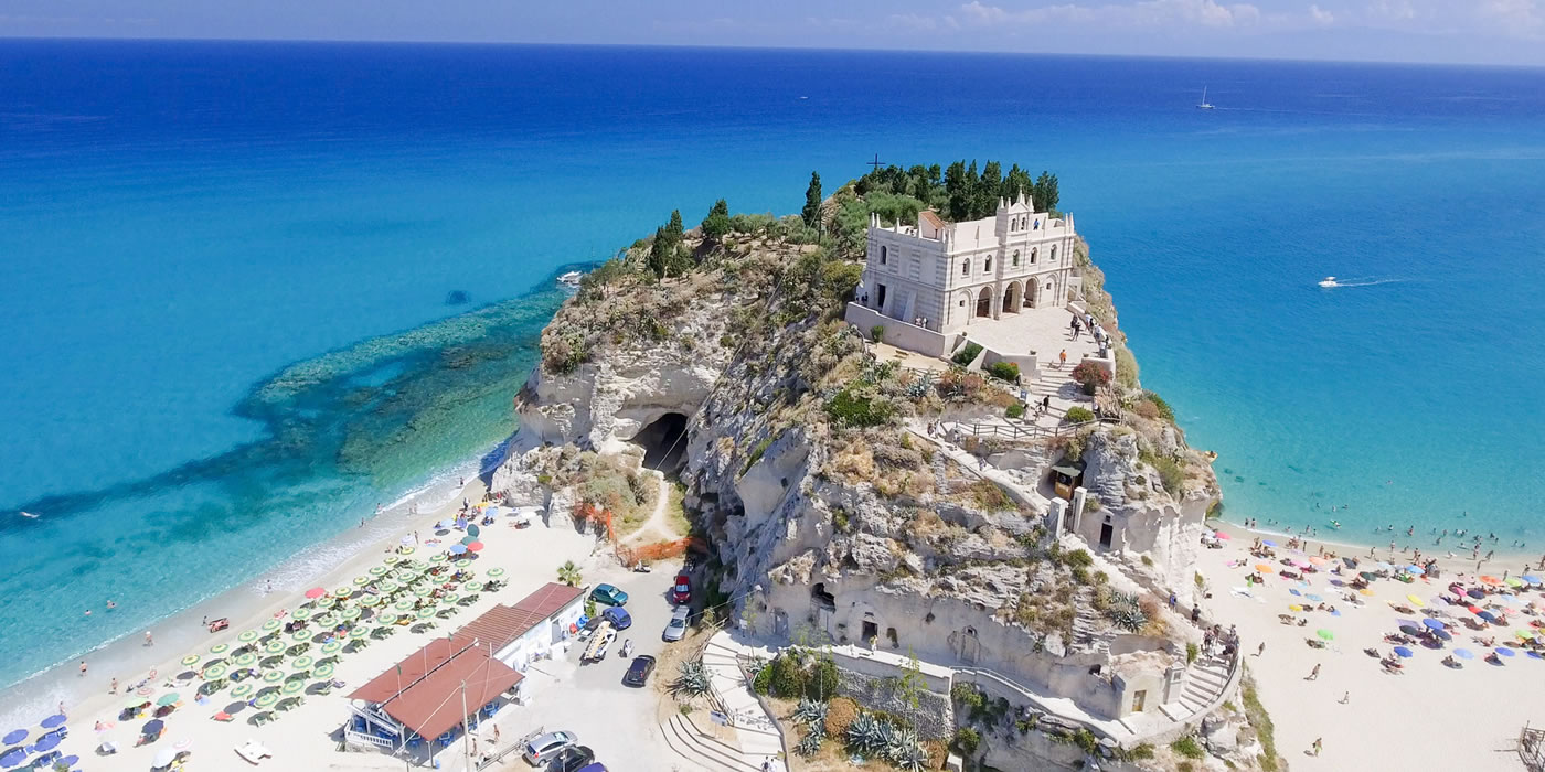 Santa Maria dell'Isola simbolo di Tropea